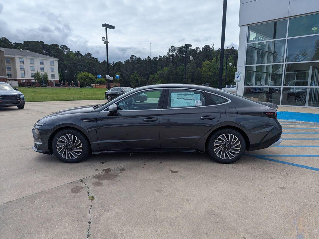 new 2025 Hyundai Sonata Hybrid car, priced at $32,345