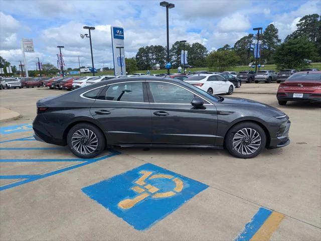 new 2025 Hyundai Sonata Hybrid car, priced at $33,345