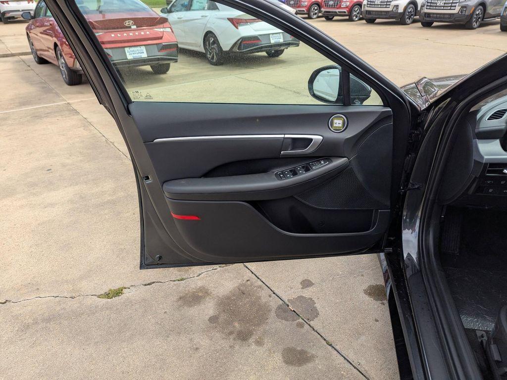 new 2025 Hyundai Sonata Hybrid car, priced at $32,345