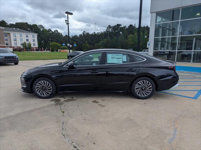 new 2025 Hyundai Sonata Hybrid car, priced at $39,795