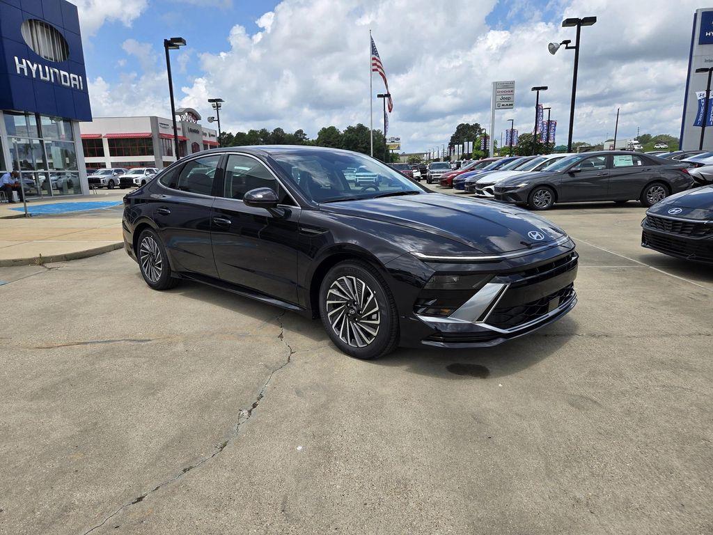 new 2025 Hyundai Sonata Hybrid car, priced at $33,070