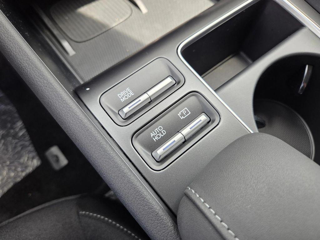 new 2025 Hyundai Sonata Hybrid car, priced at $33,070