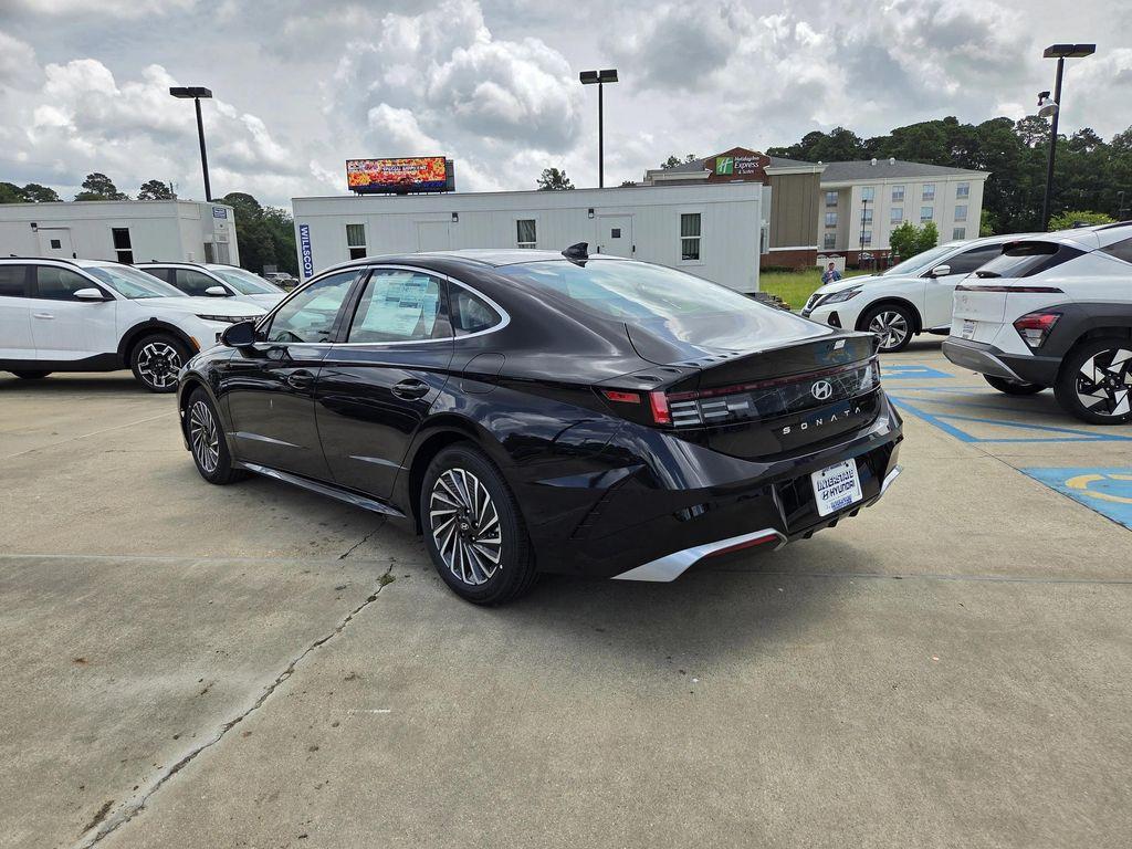 new 2025 Hyundai Sonata Hybrid car, priced at $33,070