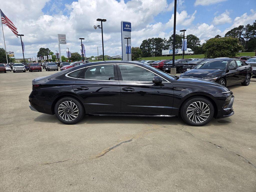 new 2025 Hyundai Sonata Hybrid car, priced at $33,070