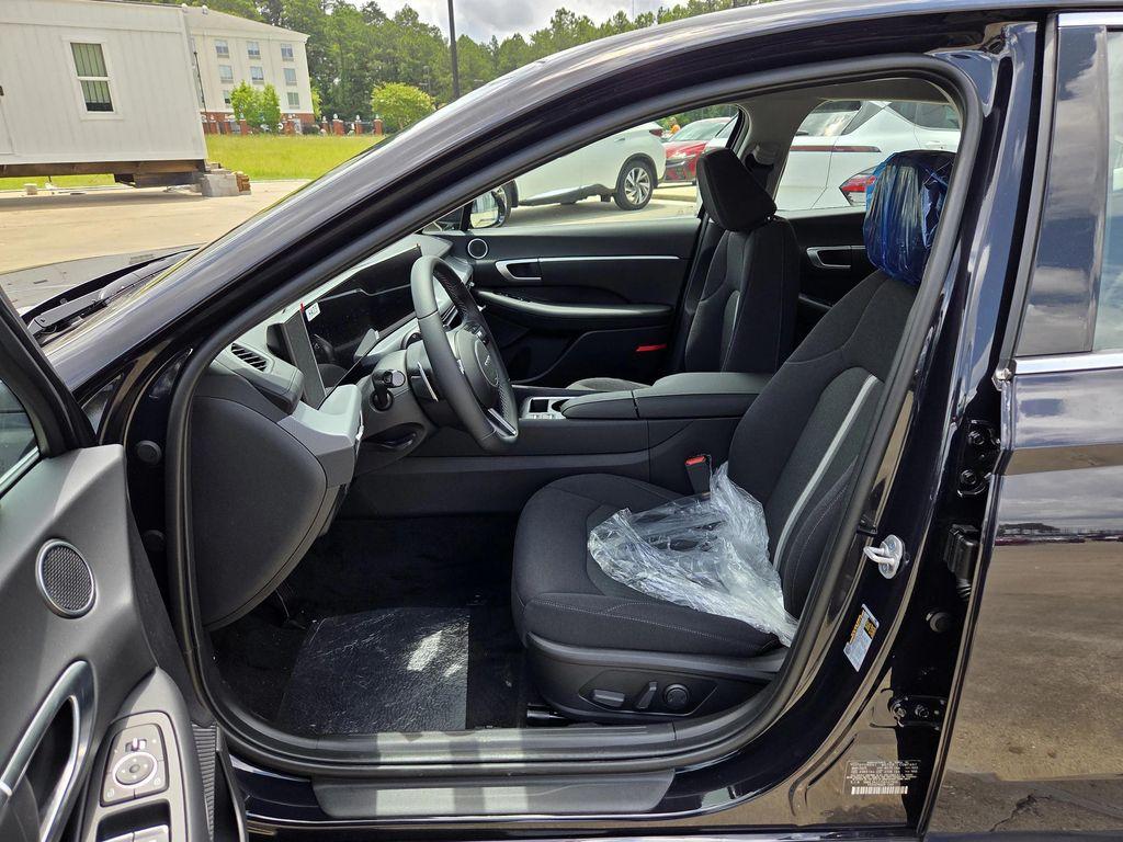 new 2025 Hyundai Sonata Hybrid car, priced at $33,070