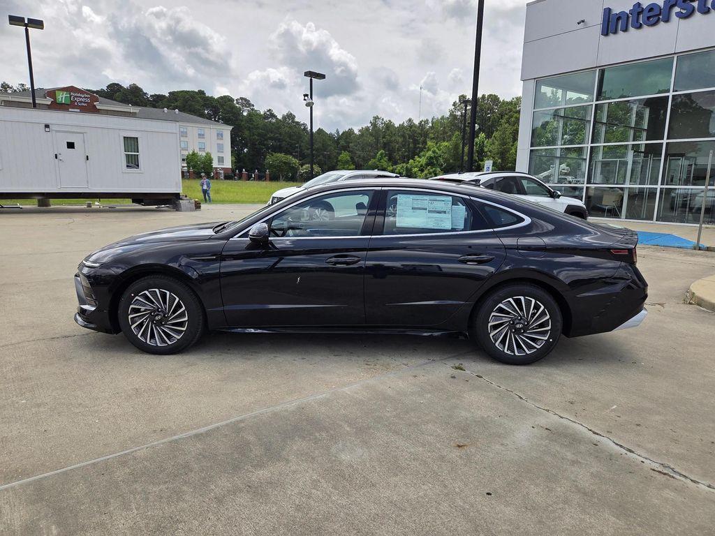 new 2025 Hyundai Sonata Hybrid car, priced at $33,070
