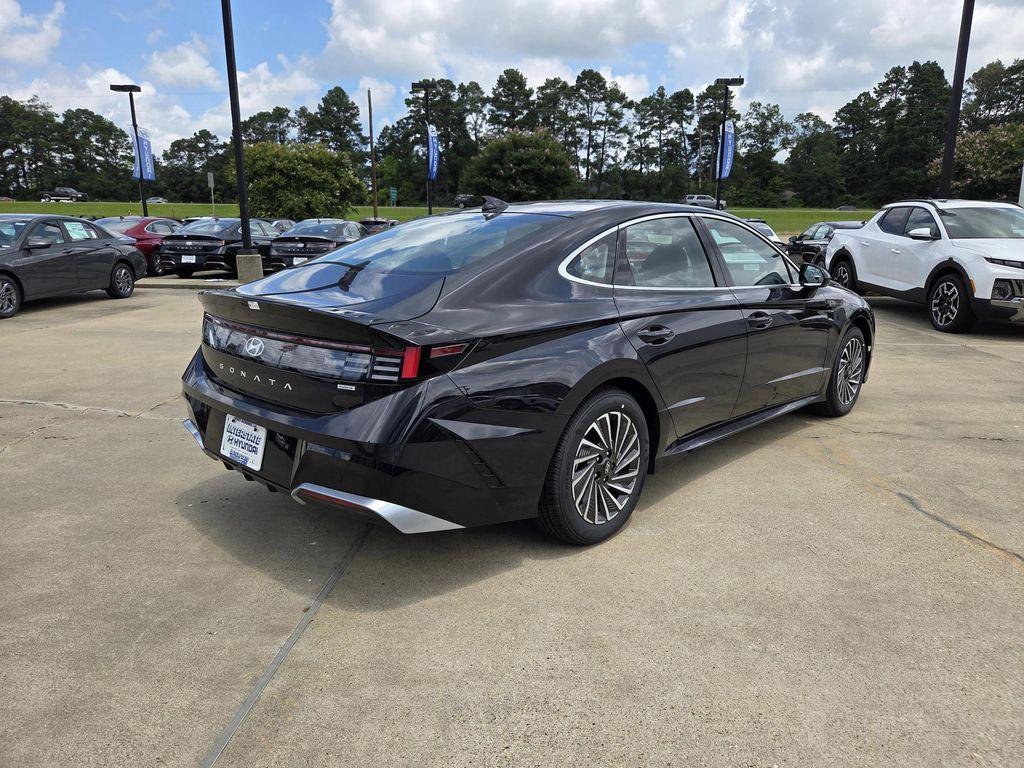 new 2025 Hyundai Sonata Hybrid car, priced at $33,070