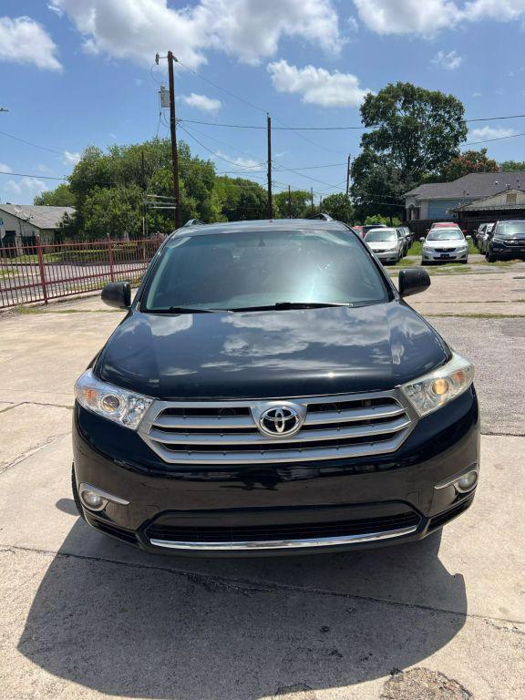 used 2011 Toyota Highlander car, priced at $9,998