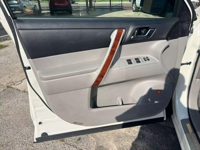 used 2013 Toyota Highlander car, priced at $12,498