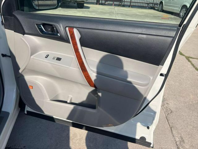 used 2013 Toyota Highlander car, priced at $12,498