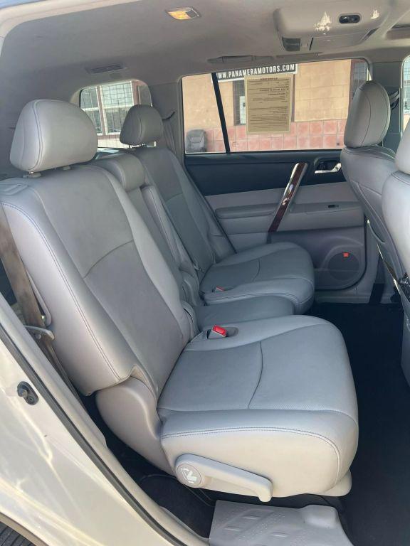 used 2013 Toyota Highlander car, priced at $12,498