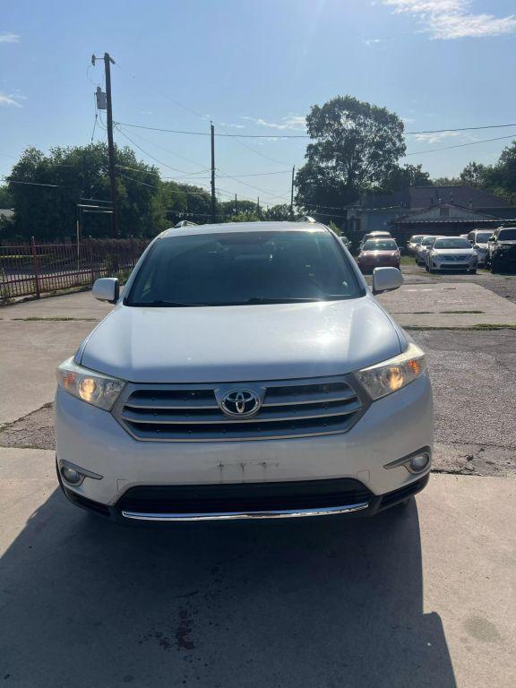 used 2013 Toyota Highlander car, priced at $12,498
