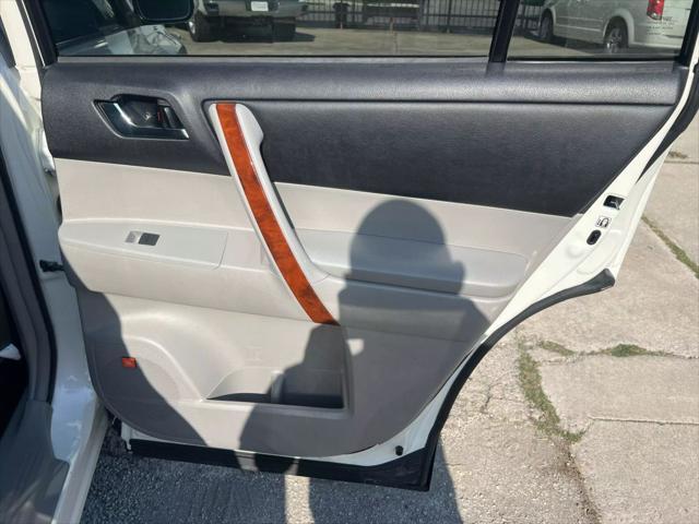 used 2013 Toyota Highlander car, priced at $12,498