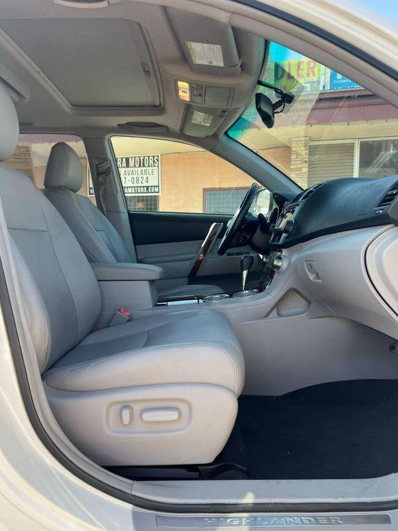 used 2013 Toyota Highlander car, priced at $12,498