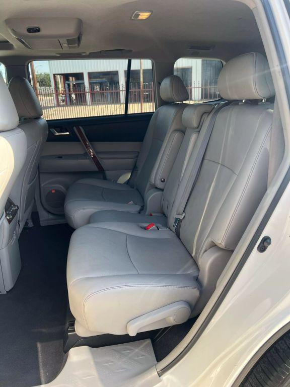 used 2013 Toyota Highlander car, priced at $12,498