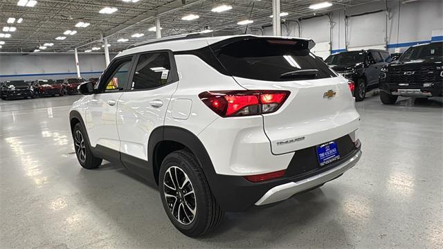 new 2025 Chevrolet TrailBlazer car, priced at $27,517