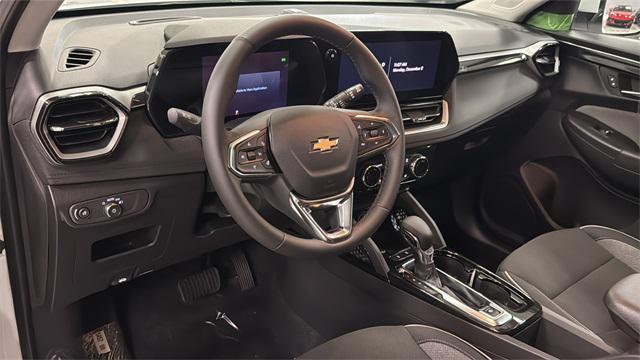 new 2025 Chevrolet TrailBlazer car, priced at $27,517