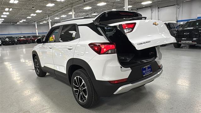 new 2025 Chevrolet TrailBlazer car, priced at $27,517