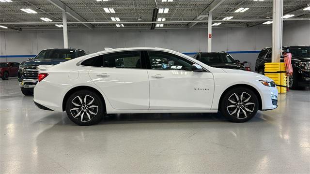 new 2025 Chevrolet Malibu car, priced at $27,101