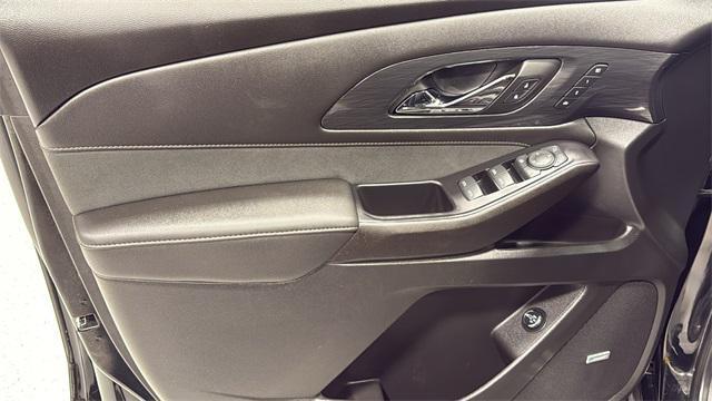 used 2023 Chevrolet Traverse car, priced at $41,293