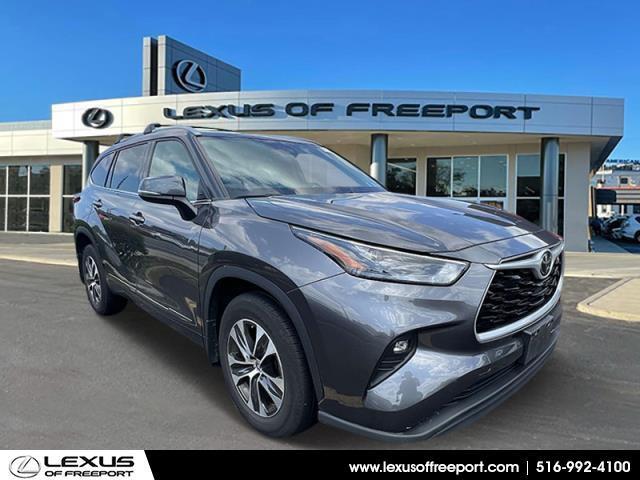 used 2022 Toyota Highlander car, priced at $38,000