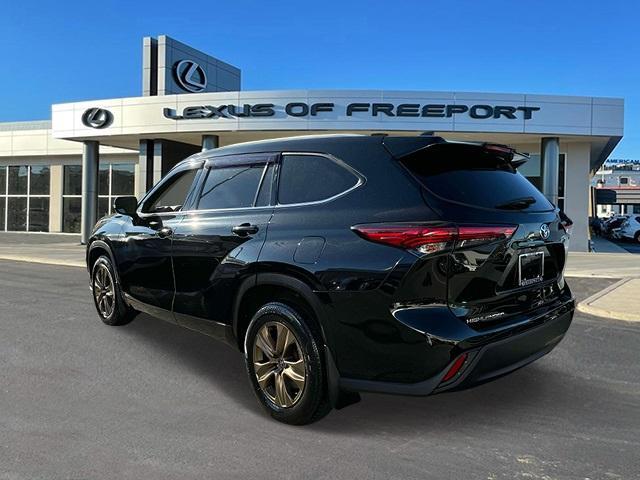 used 2022 Toyota Highlander Hybrid car, priced at $40,500