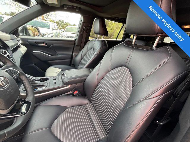 used 2023 Toyota Highlander car, priced at $40,500