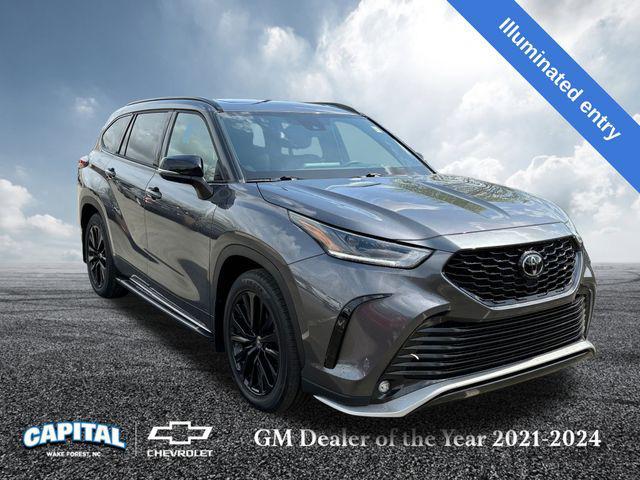 used 2023 Toyota Highlander car, priced at $40,500