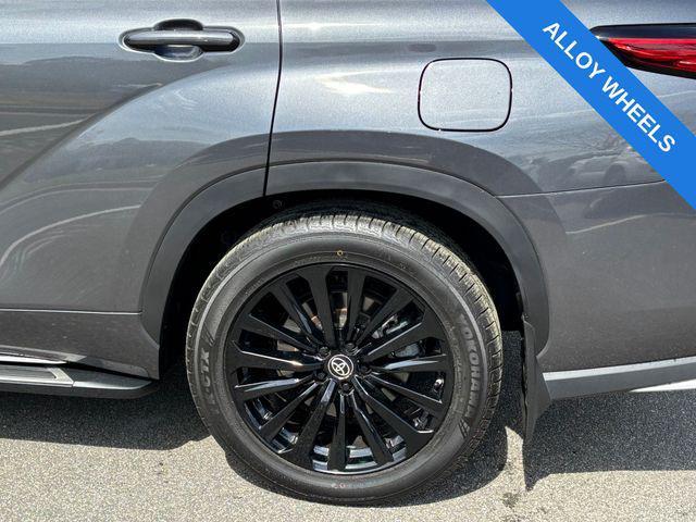 used 2023 Toyota Highlander car, priced at $40,500