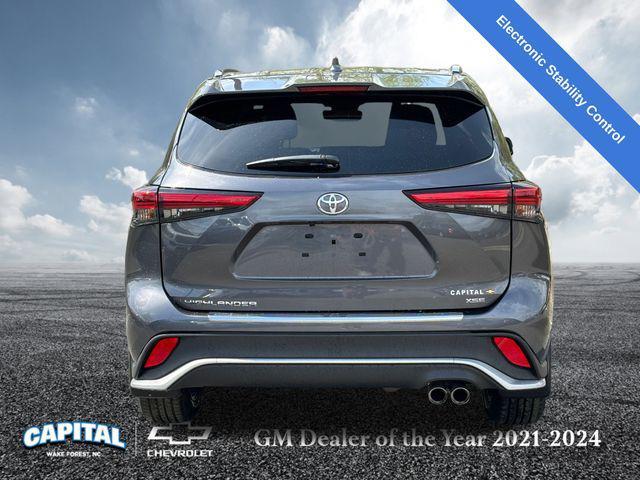 used 2023 Toyota Highlander car, priced at $40,500