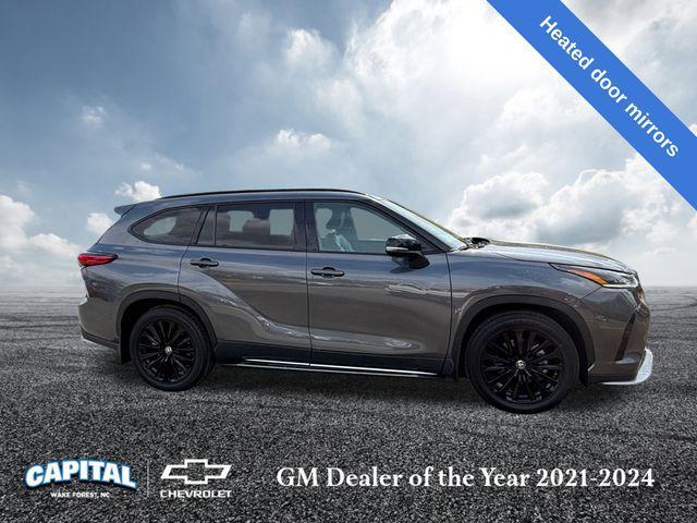 used 2023 Toyota Highlander car, priced at $40,500
