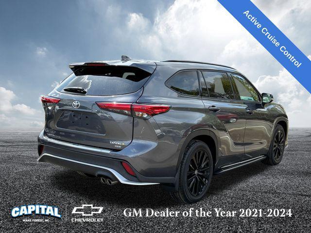 used 2023 Toyota Highlander car, priced at $40,500