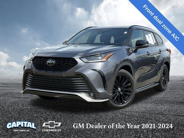 used 2023 Toyota Highlander car, priced at $40,500