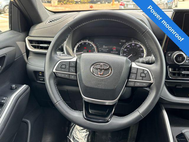 used 2023 Toyota Highlander car, priced at $40,500