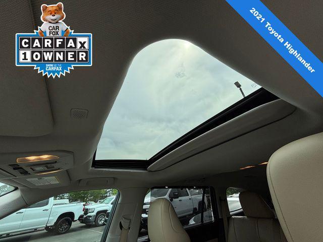 used 2021 Toyota Highlander car, priced at $32,500