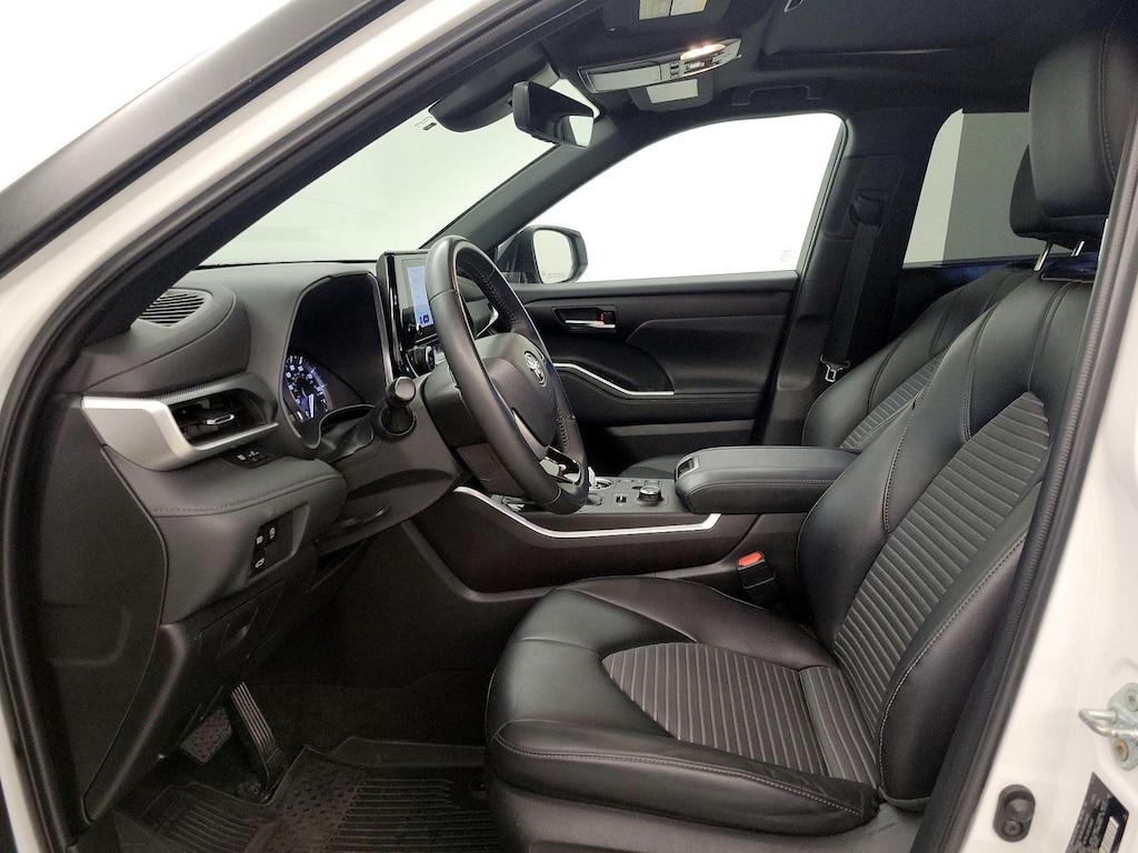 used 2023 Toyota Highlander car, priced at $42,998
