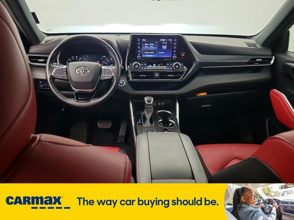 used 2021 Toyota Highlander car, priced at $30,998