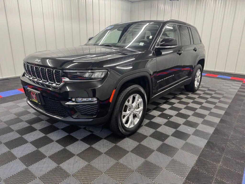 used 2024 Jeep Grand Cherokee car, priced at $28,995