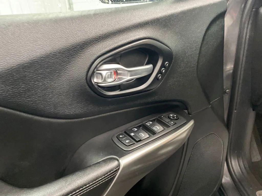 used 2021 Jeep Cherokee car, priced at $22,555