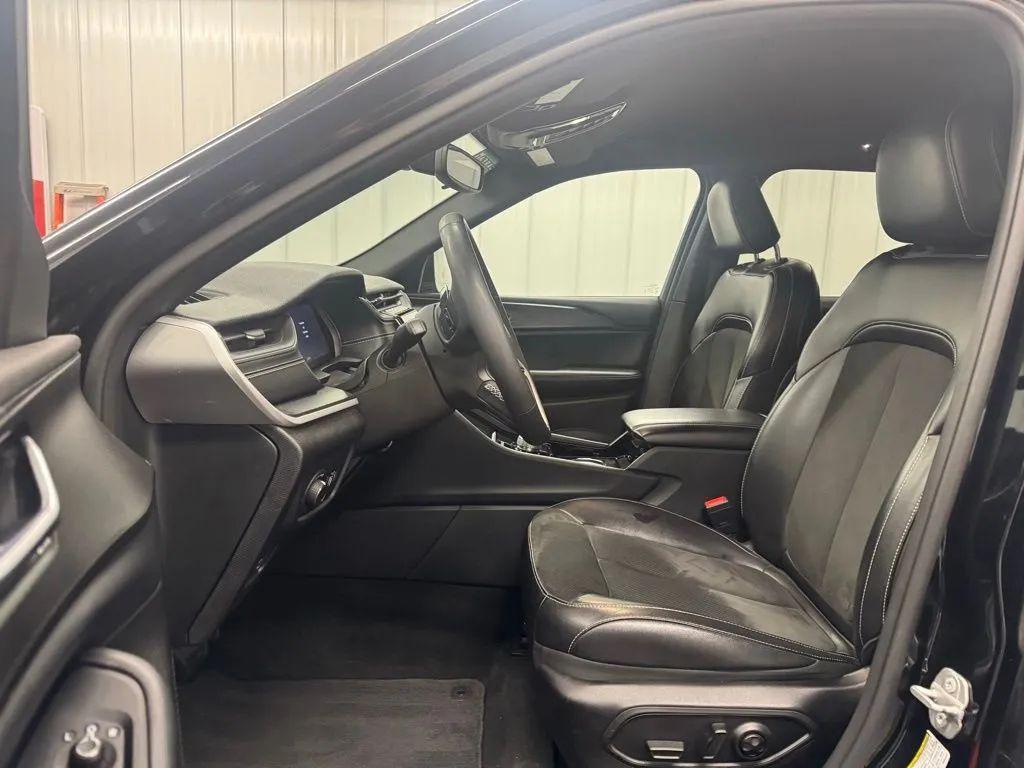 used 2023 Jeep Grand Cherokee car, priced at $31,995