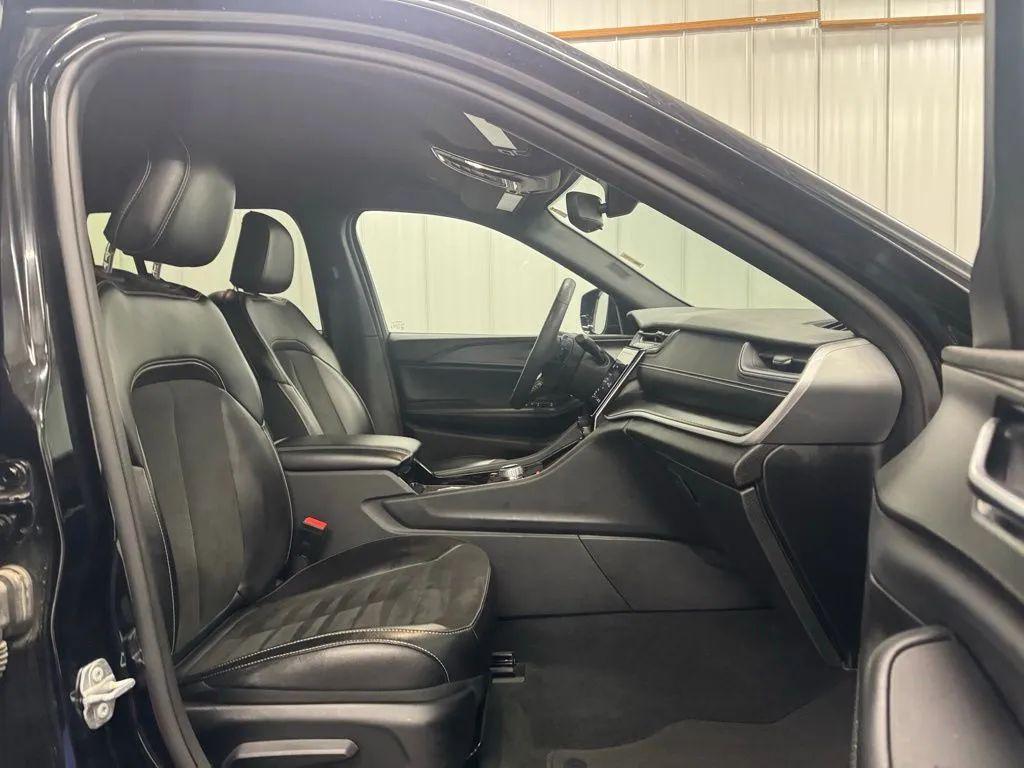 used 2023 Jeep Grand Cherokee car, priced at $31,995