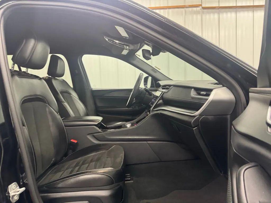 used 2023 Jeep Grand Cherokee car, priced at $31,995