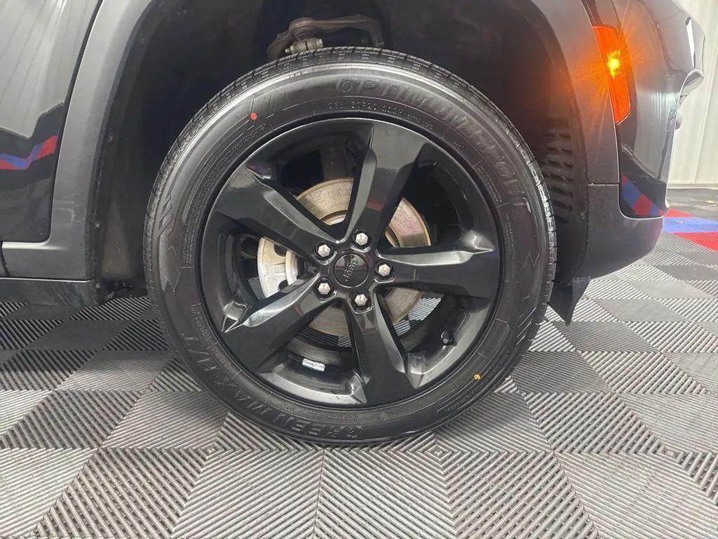 used 2023 Jeep Grand Cherokee car, priced at $29,358