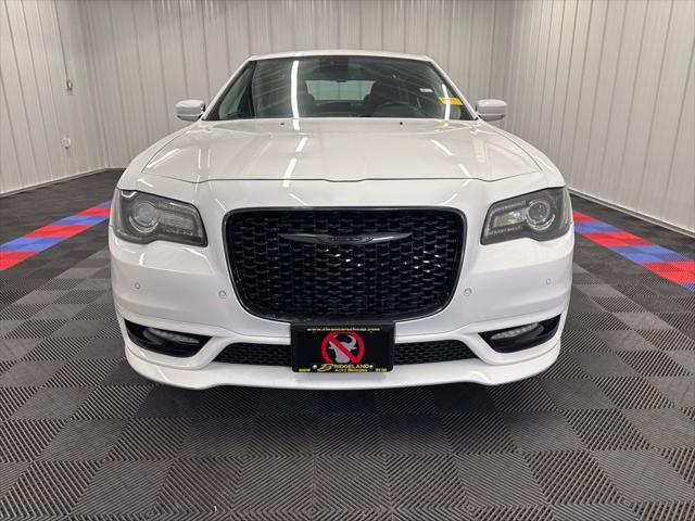 used 2022 Chrysler 300 car