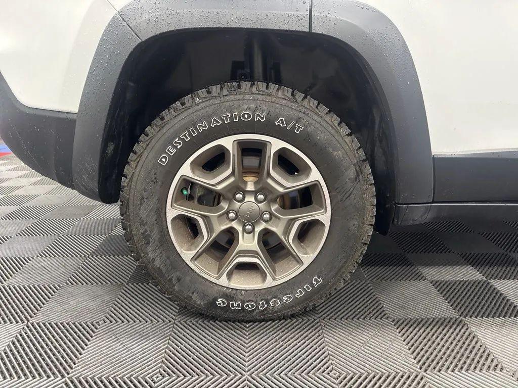 used 2020 Jeep Cherokee car, priced at $22,995