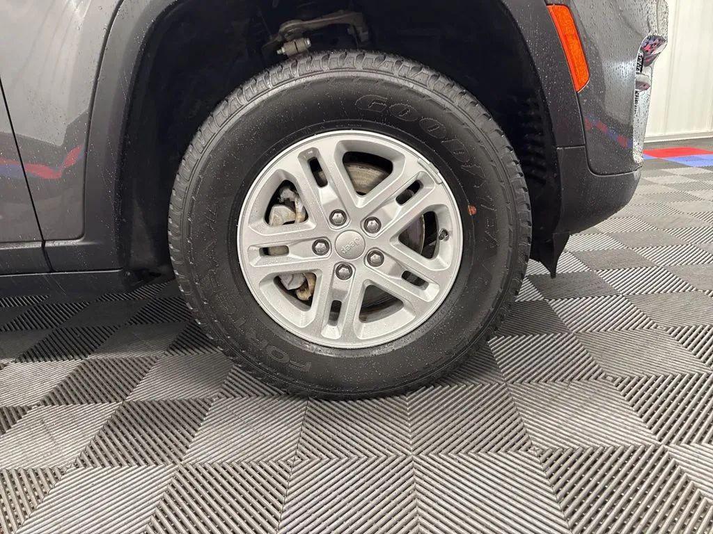 used 2022 Jeep Grand Cherokee car, priced at $26,555