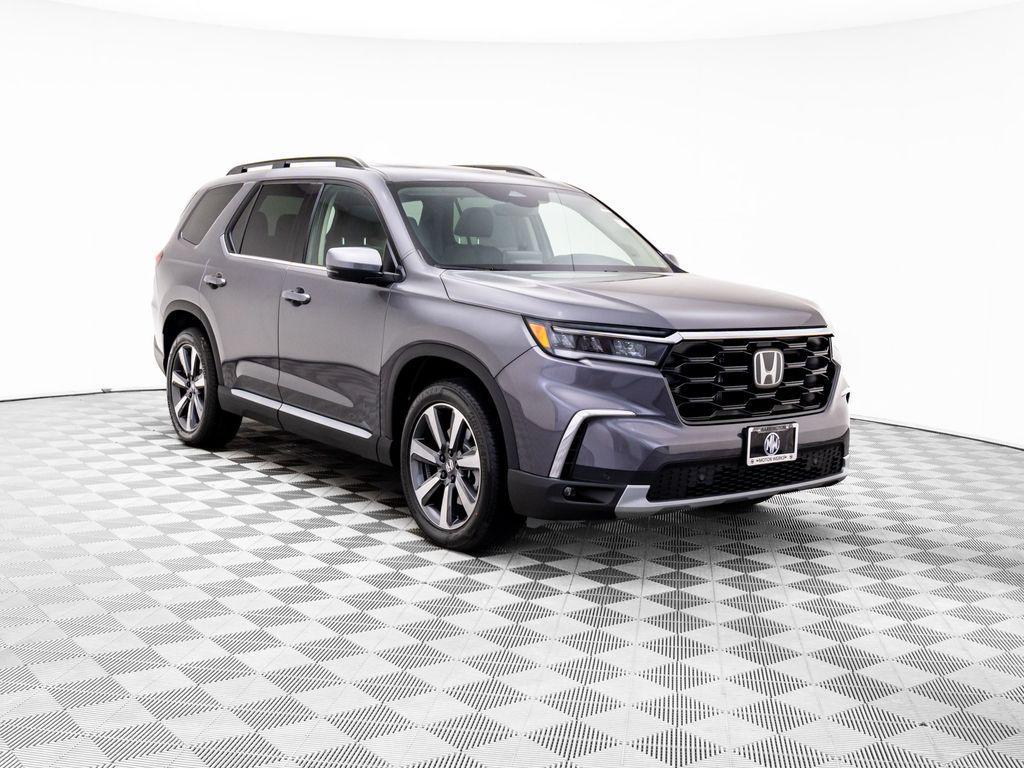 new 2025 Honda Pilot car, priced at $49,095