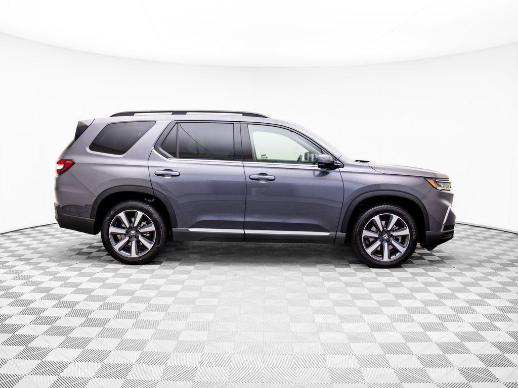new 2025 Honda Pilot car, priced at $49,095