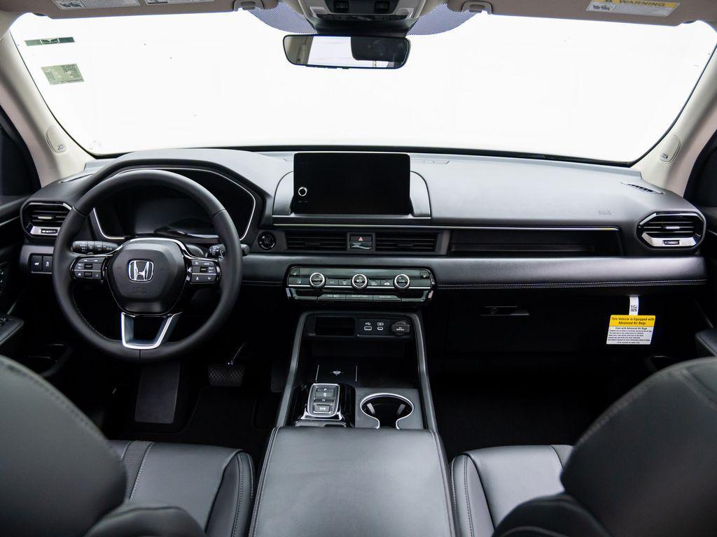 new 2025 Honda Pilot car, priced at $49,095
