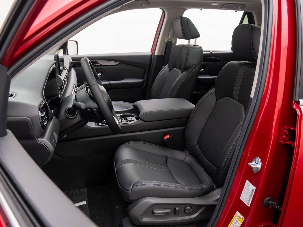 new 2025 Honda Pilot car, priced at $53,450